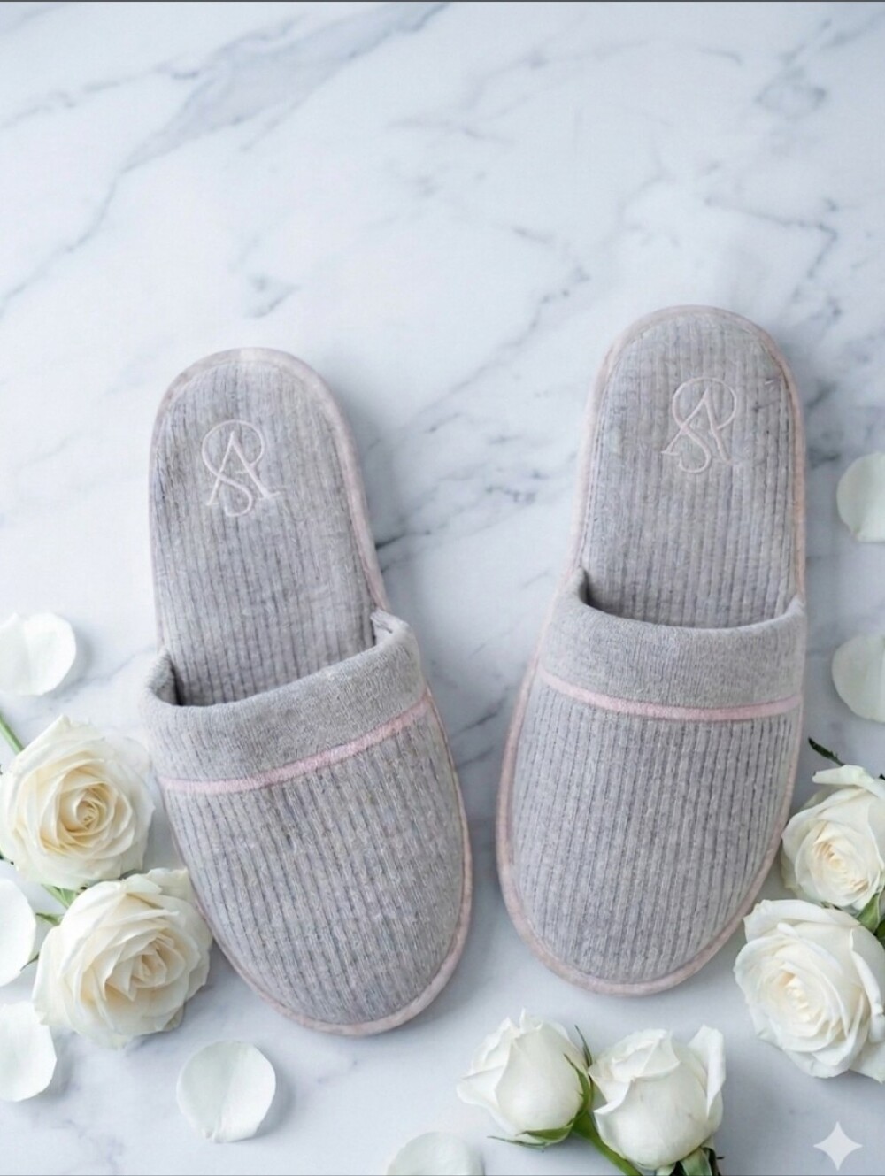 Victoria's Secret Grey Ribbed Knit Slippers with Pink Trim – Size 10 | ☆ Rare ☆